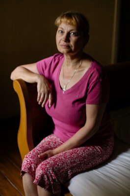 Laura Soler. Transnistria. Retrato documental, viaje. Retrato mujer sentada.